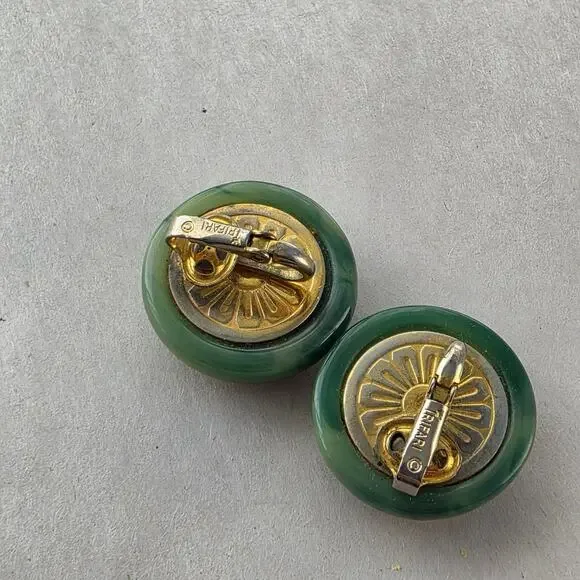 Crown Trifari Faux Jade Cabachon Clip On Earrings Gold-Tone Vintage Signed - Picture 4 of 6